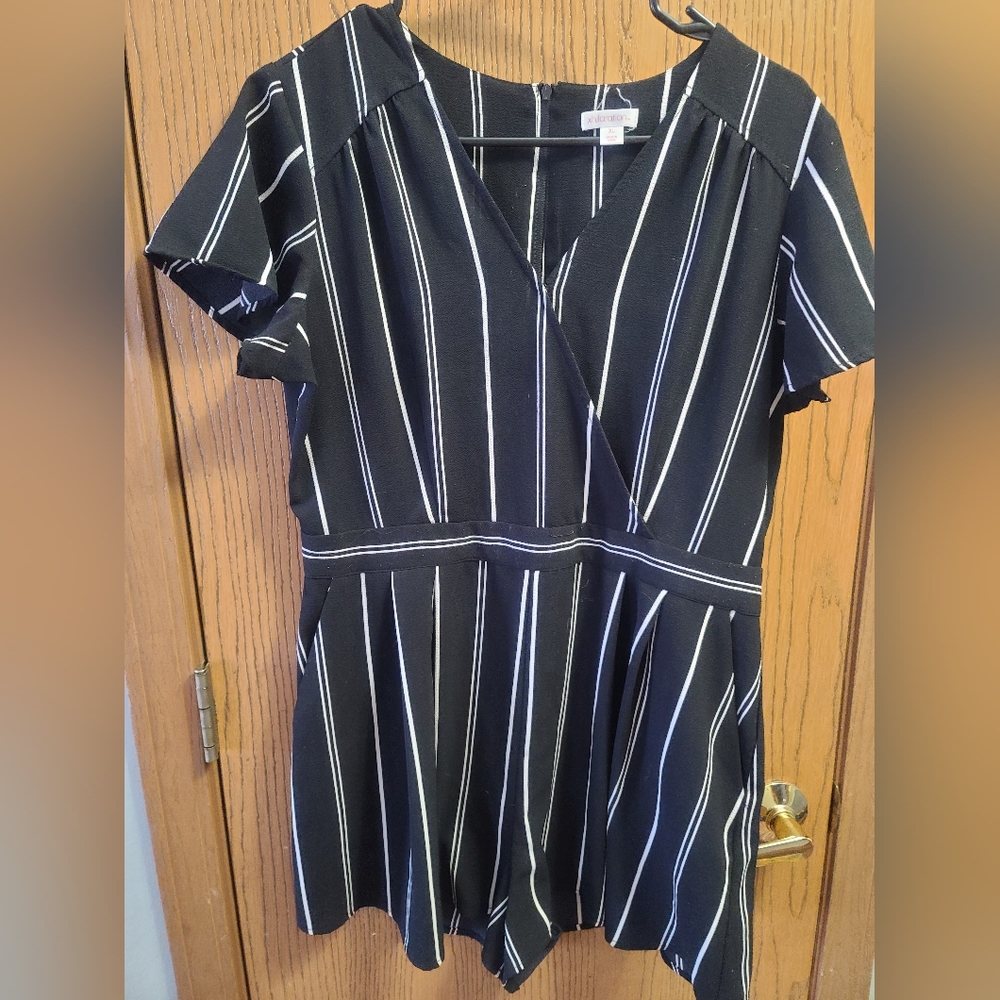 Black striped romper  Xl